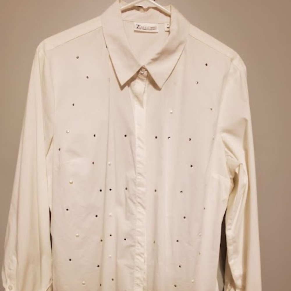 White blouse with sequins and pearl accents, Sz XL, New York & Company